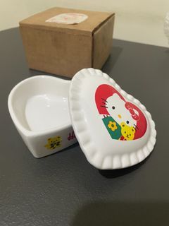 Sanrio Hello Kitty ceramic trinket box (vintage Gift Gate)