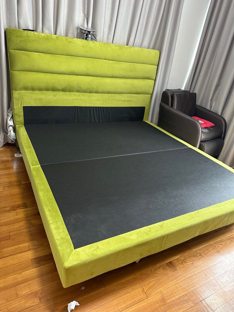 Serta king size bed frame, Furniture & Home Living, Furniture, Bed