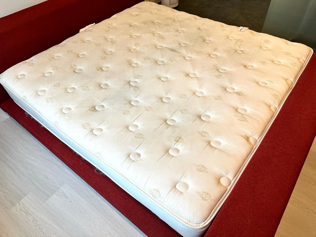 Simmons bed, Furniture & Home Living, Furniture, Bed Frames