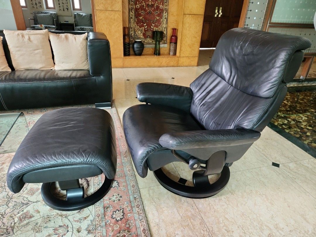 Stressless(R) recliner with footrest, black, from Ekornes (Norway