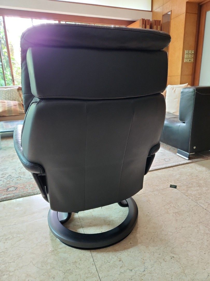 Stressless(R) recliner with footrest, black, from Ekornes (Norway