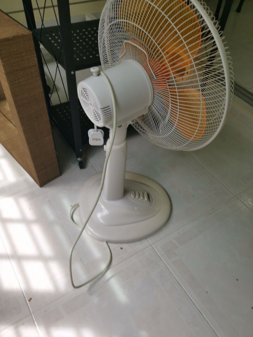 Table fan, Furniture & Home Living, Lighting & Fans, Fans on Carousell