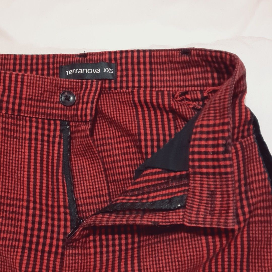 Terranova Checkered Red Skirt (Category: Skirts) located in Quezon City. Submitted by bubbles023 (Listing ID 1201006878, Image 1). Description: rfs: only used it twice, no longer wearing it - making space in my closet 😊 Terranova Checkered Skirt -- 240php Size: XX Small Waist: 23in, Hips: 34in Color: Red checkered no issues - could pass as brand new! 🤍 mop: bank transfer/gcash/cod ‼️ buyer will arrange & pay for shipping ‼️ Location: Veteran's 