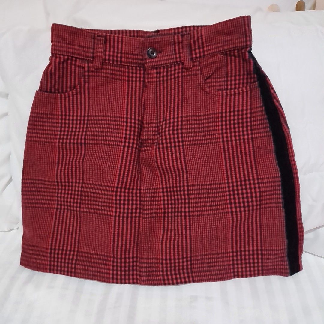 Terranova Checkered Red Skirt (Category: Skirts) located in Quezon City. Submitted by bubbles023 (Listing ID 1201006878, Image 2). Description: rfs: only used it twice, no longer wearing it - making space in my closet 😊 Terranova Checkered Skirt -- 240php Size: XX Small Waist: 23in, Hips: 34in Color: Red checkered no issues - could pass as brand new! 🤍 mop: bank transfer/gcash/cod ‼️ buyer will arrange & pay for shipping ‼️ Location: Veteran's 