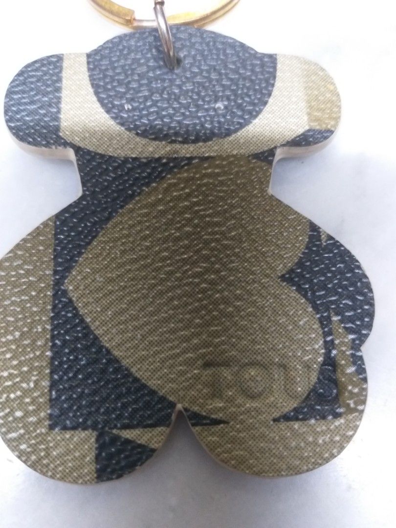 TOUS bag charm or key holder (Category: Other Accessories) located in Las Pinas. Submitted by mickey4224 (Listing ID 1200947076, Image 3). Description: Tous key chain padala lang po galing US..