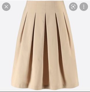 UNIQLO pleated skirt