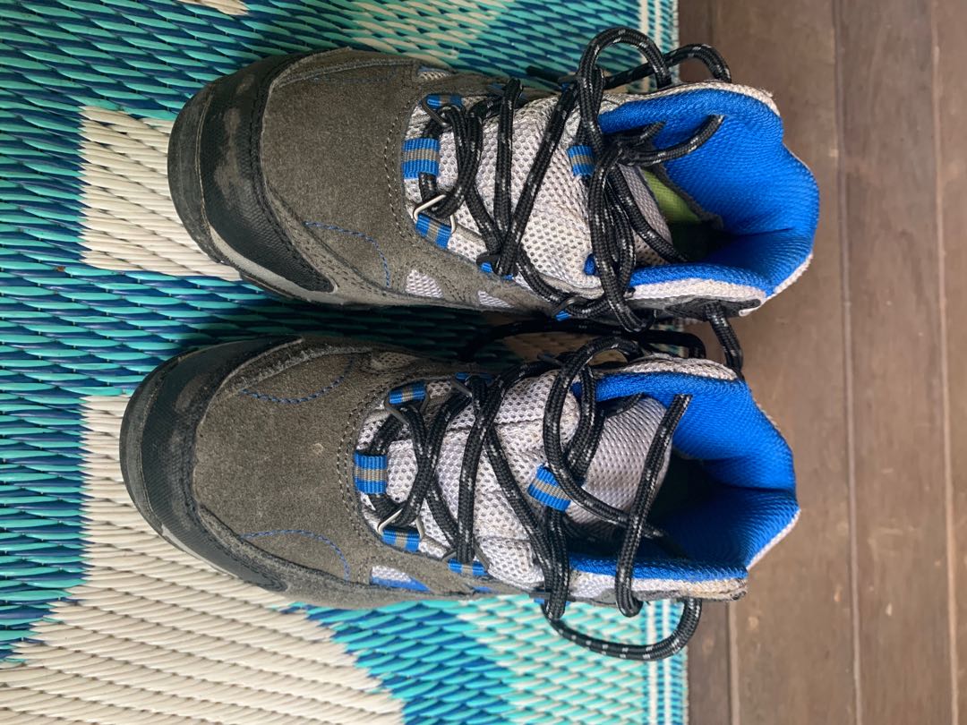 waterproof shoes for snow trekking