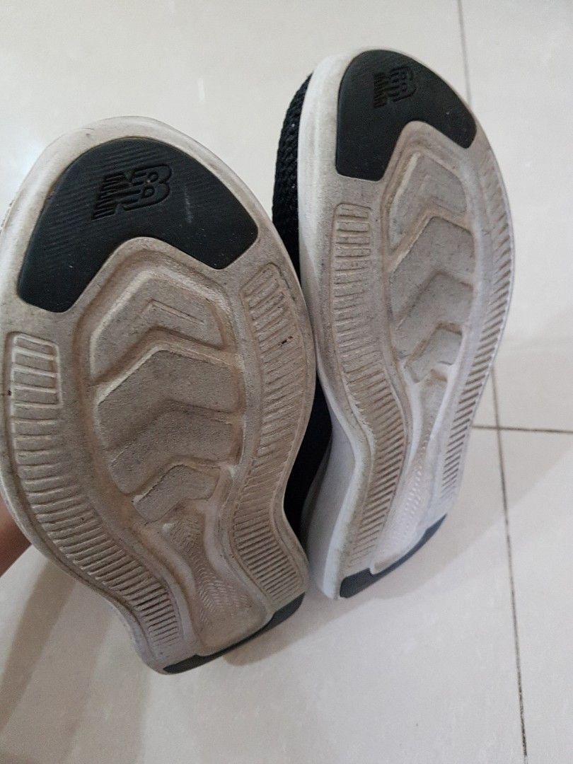 Men's coast v4 sales fuelcore athletic shoe running