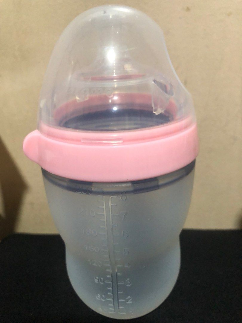 [1 BOTTLE] COMOTOMO BOTTLE 8oz PINK (Category: Breastfeeding & Bottle Feeding) located in Quezon City. Submitted by cai_wong (Listing ID 1201134879, Image 2). Description: .