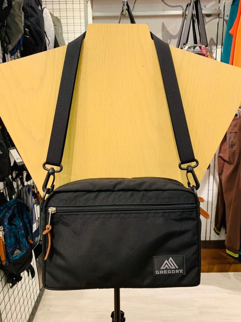 現貨】✓消費券GREGORY PADDED SHOULDER POUCH L 黑BLACK 斜孭袋【現貨