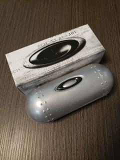 全新 Oakley 復古子彈型金屬太陽眼鏡盒64218866043267110