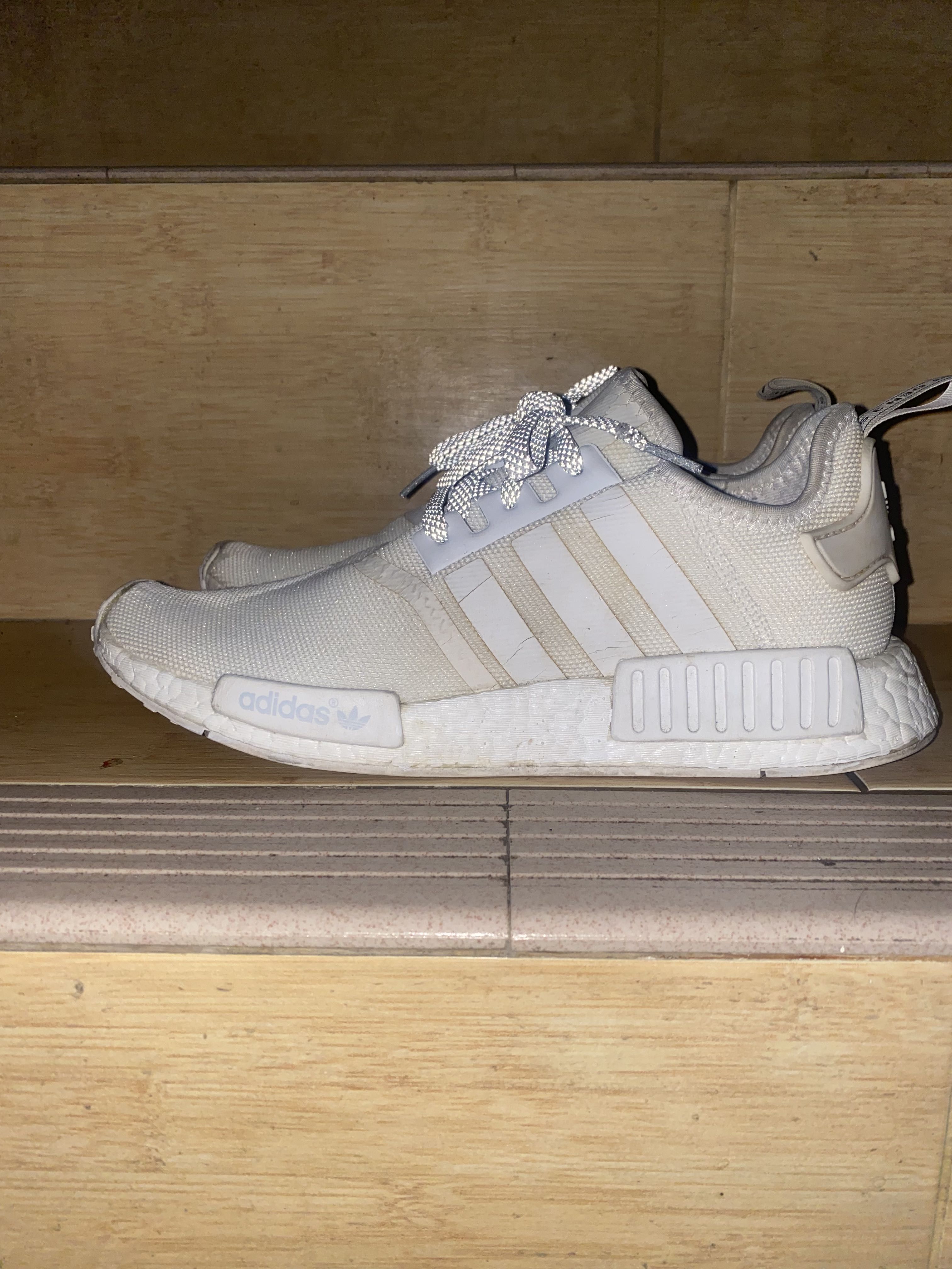 nmd r1 white reflective