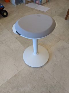 Adjustable height saddle chair with wobble base