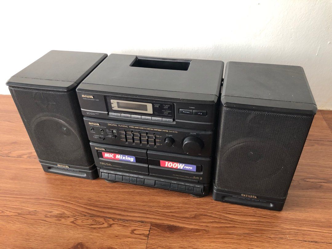 Aiwa CA-W70 Stereo Radio Cassette Carrying Component System.