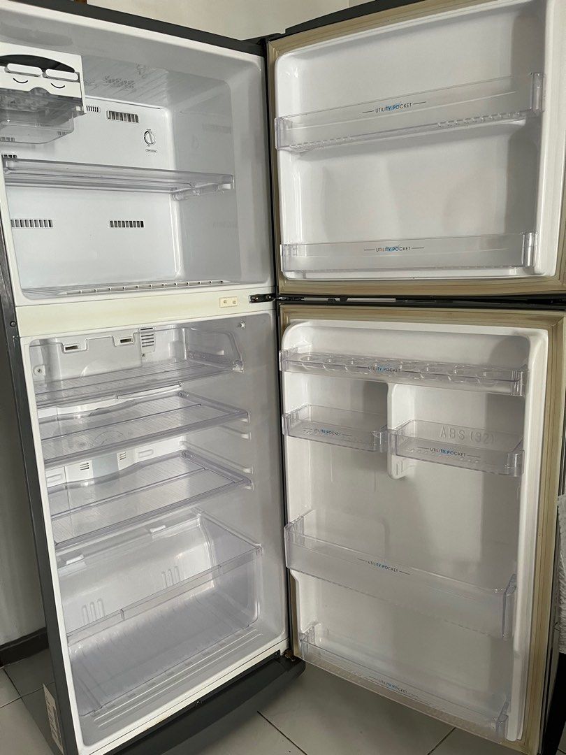 Almost New! Samsung Fridge, TV & Home Appliances, Kitchen Appliances