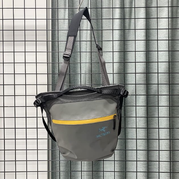ARC'TERYX × BEAMS Arro 8 Shoulder Bag-