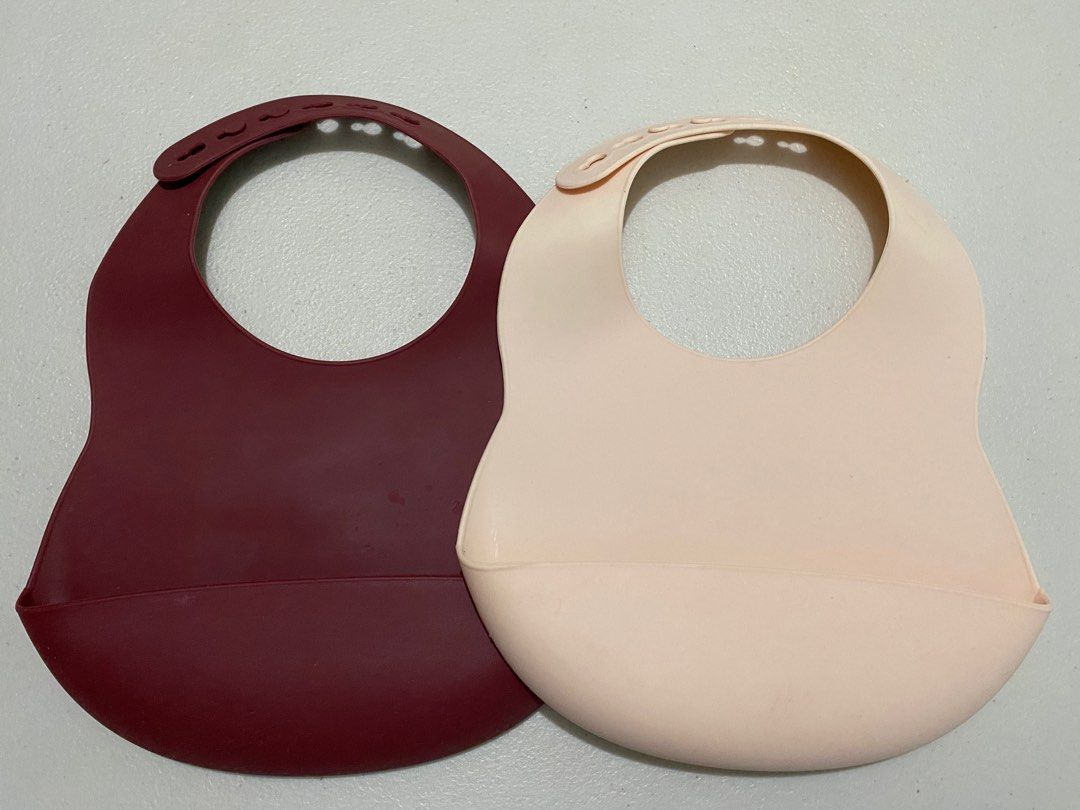 Baby silicon feeding bib (Category: Breastfeeding & Bottle Feeding) located in Makati City. Submitted by annecan (Listing ID 1201224221, Image 1). Description: .