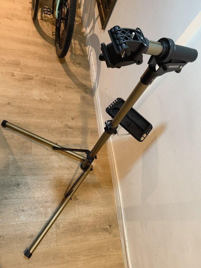 Bicycle Tripod Stand Repairment, Sports Equipment, Bicycles & Parts