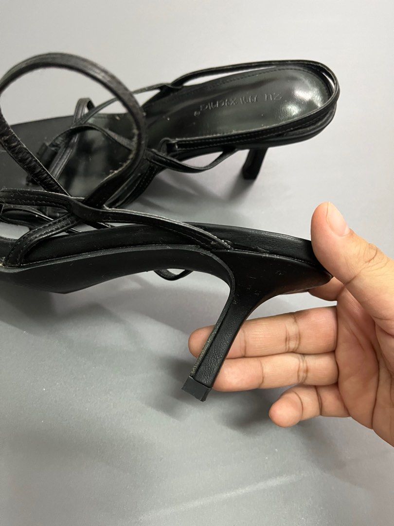 BRAND NEW Black heel thong, Women's Fashion, Footwear, Heels on Carousell