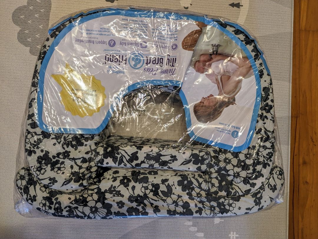 Breastfeeding nursing pillow for twins (My Brest Friend), Babies & Kids