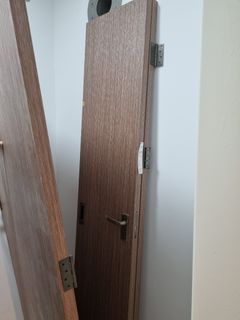 BTO Bifold Toilet Door