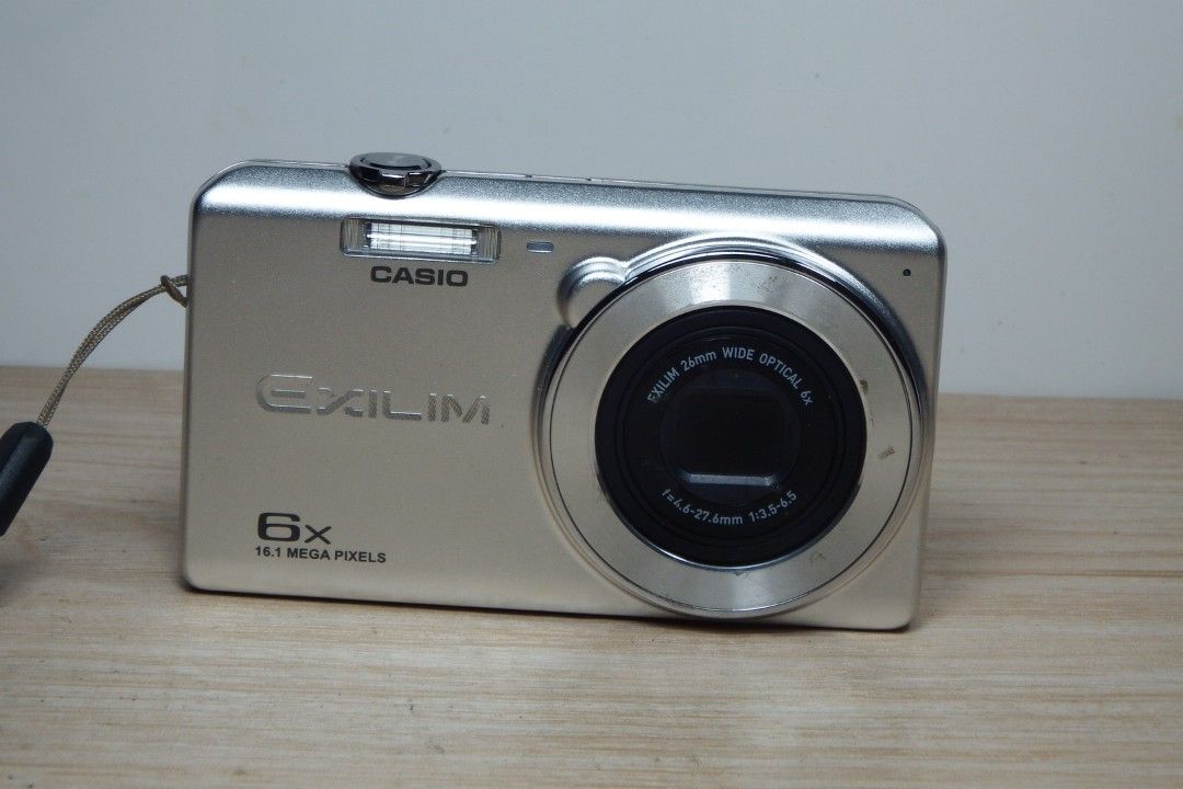 取寄販売CASIO EXILIM ６x 20.1 MEGA PIXELS ジャンク品 デジタルカメラ