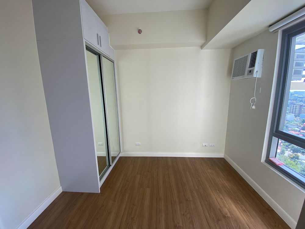 CBN FOR LEASE 2 Bedroom Unit in The Vantage by Rockwell, Kapitolyo