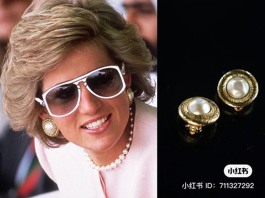 Chanel vintage clip on earrings