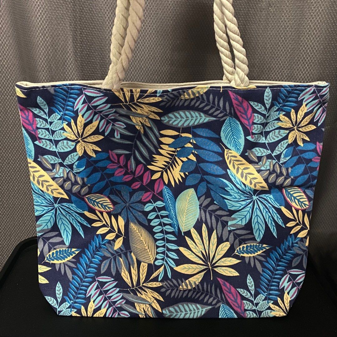 FREE GIFT WRAP! 🎁 LARGE CANVAS TOTE/BEACH BAG IN FLORAL PRINT, Women's  Fashion, Bags & Wallets, Tote Bags on Carousell