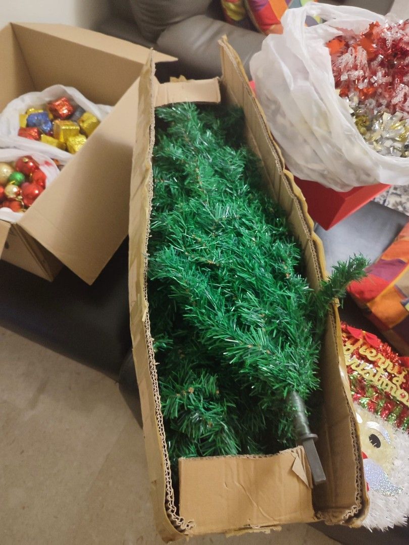 Christmas Tree Full Set Beautiful, Furniture & Home Living, Home Decor, Other Home Decor on