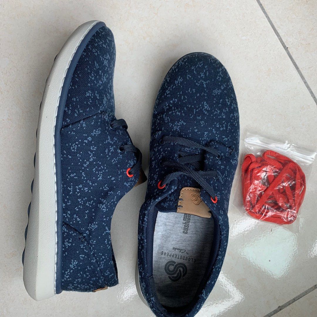 Clarks step move free clearance