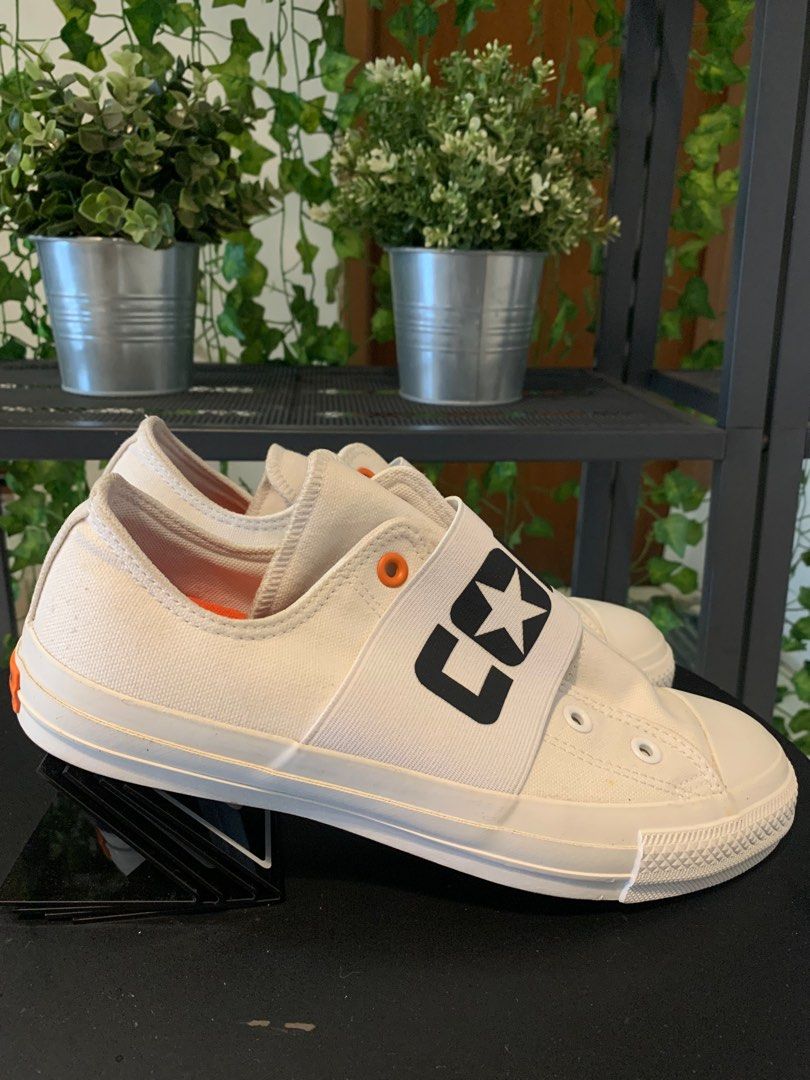 Converse ukuran US 8 Fesyen Wanita Sepatu di Carousell
