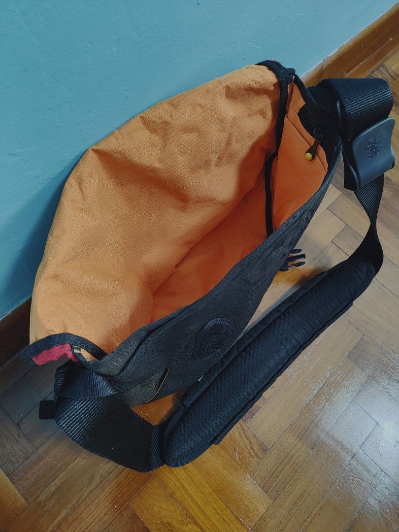 Crumpler Messenger Bag, Men's Fashion, Bags, Sling Bags on Carousell