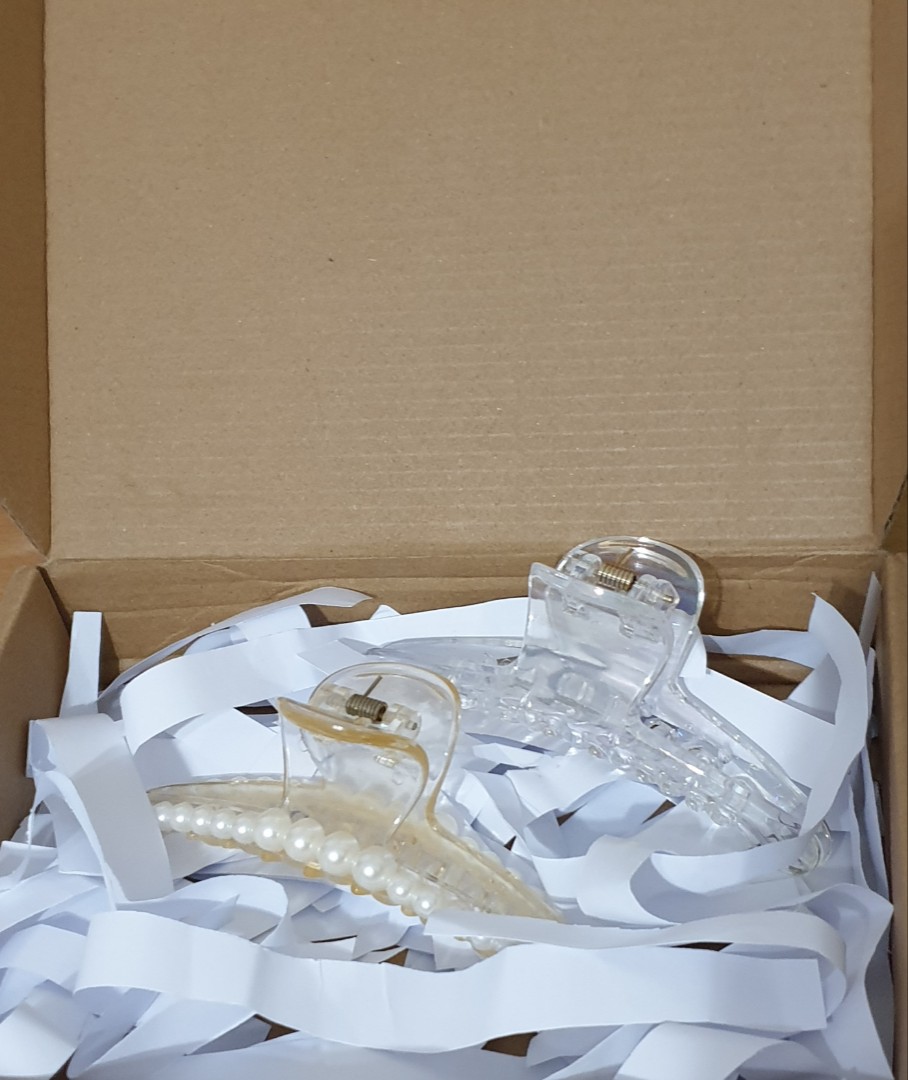 Daiso claw clip, Women's Fashion, Watches & Accessories, Hair