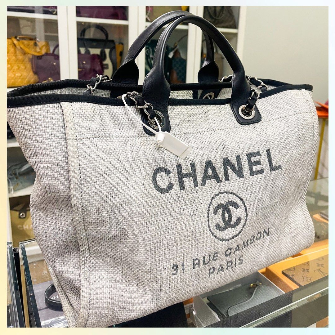 Excellent Condition Chanel Woven Straw Raffia Extra Large Deauville Tote White Black