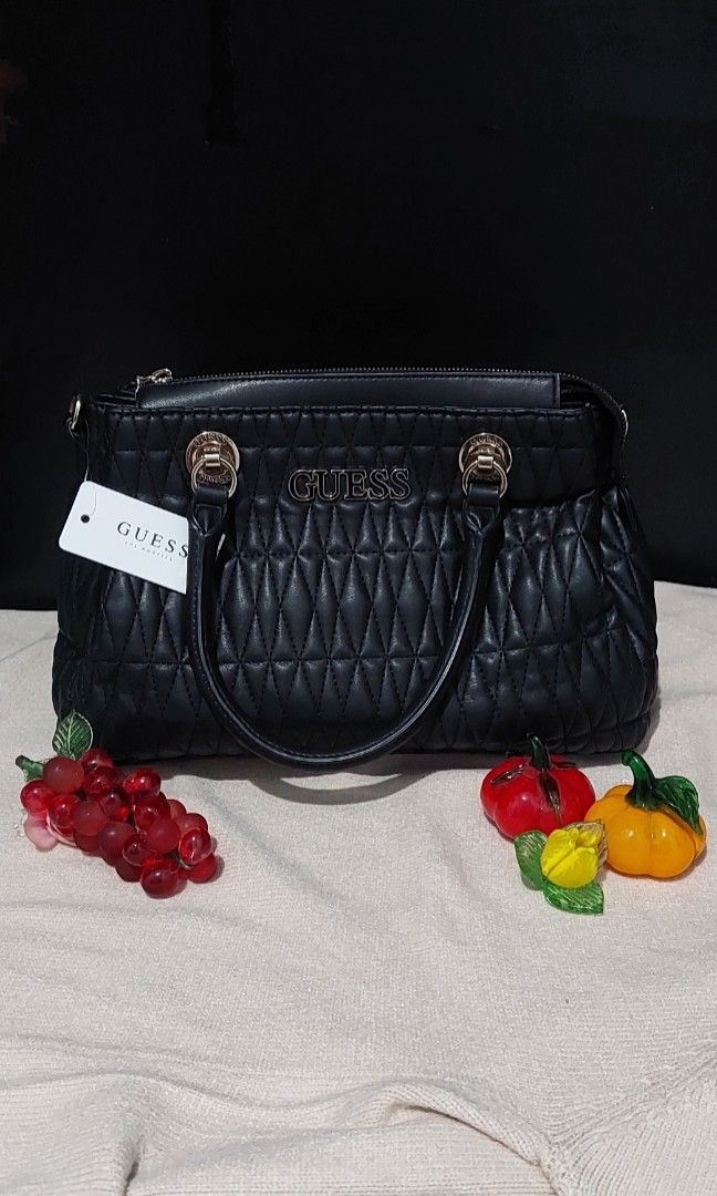 Guess brinkley triple outlet