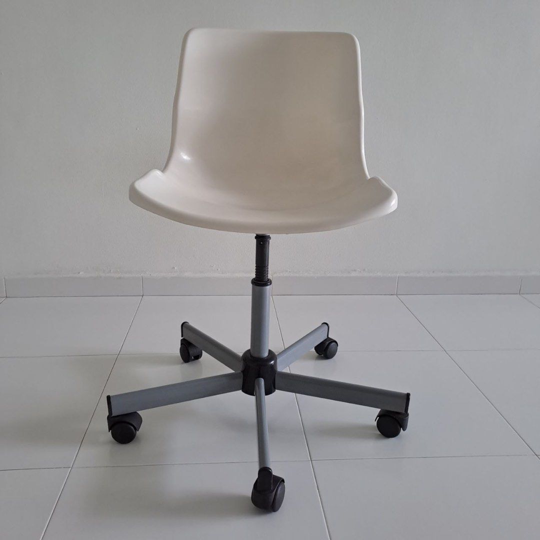 Ikea white chair with wheels Outlet