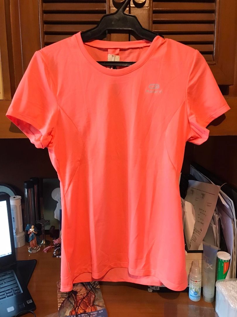 Kalenji Shirt, Women's Fashion, Activewear on Carousell