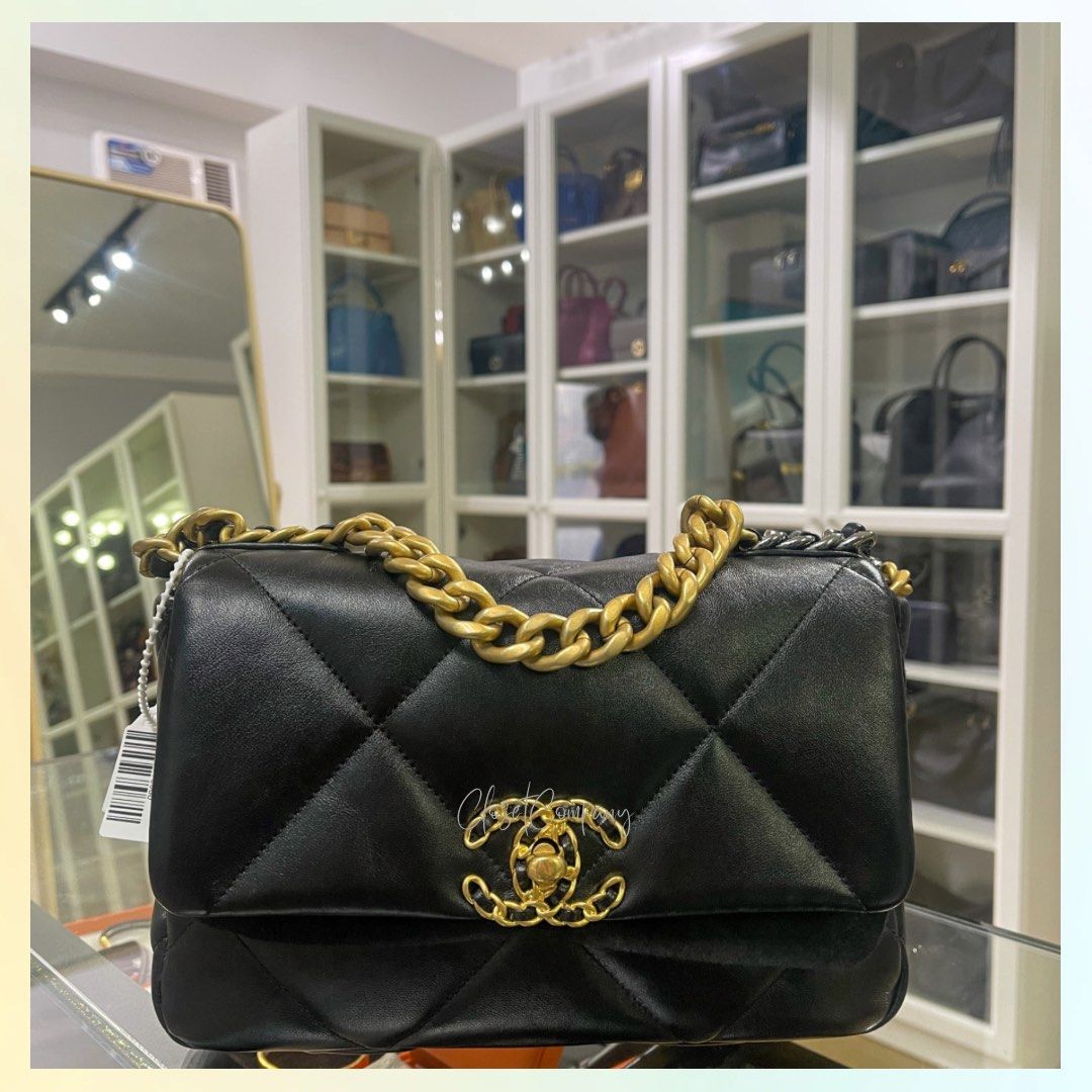 Like New Condition Chanel 19 Small Black Flap Bag in Lambskin Mixed Hardware  (Microchip), Luxury, Bags & Wallets on Carousell