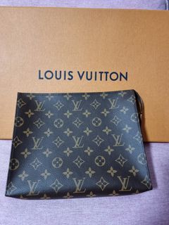 Louis Vuitton LV Monogram Raffia Poche Toilette 26 (Limited Edition Toiletry  Pouch 26 By The Pool Collection), Luxury, Bags & Wallets on Carousell