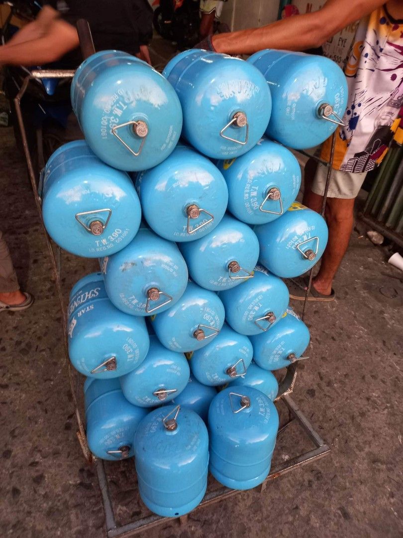 LPG RETAIL/WHOLESALE (Category: Cookers) located in Quezon City. Submitted by shie_123 (Listing ID 1201209559, Image 3). Description: Murang Tangke Shine Gaz Brandnew 😲 May laman na 😲 RETAIL/WHOLESALE ✅✅✅ more discount for bulk ✅✅✅ Php1, 250 only 2.7kg Super kalan Php1,999 only 5kg w/ hose & Regulator Php2,899 only 11kg w/ hose & Regulator Stoves and stand also available 📌📌📌 Fast delivery-COD 😲😲😲 plus shipping fee from Novaliches Qc.