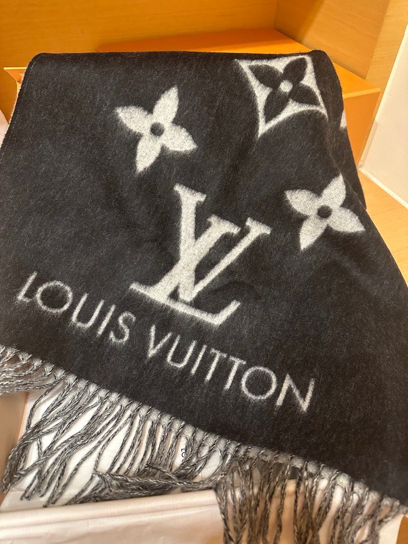 LV REYKJAVIK SCARF M71040 Carousell
