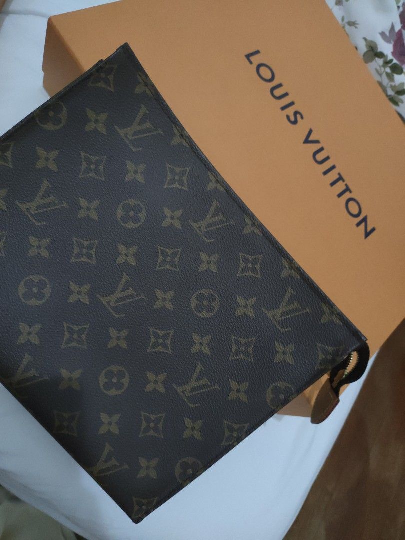 Louis Vuitton Toiletry Pouch 26 Monogram Giant Khaki in Coated