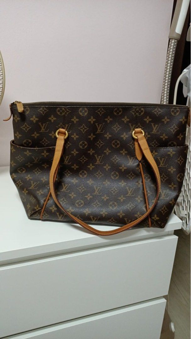 LV Tote Bag, Luxury, Bags & Wallets on Carousell