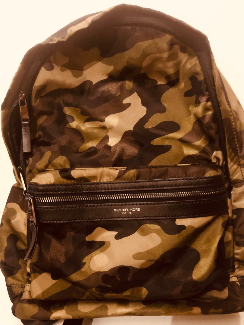 Top 93+ imagen michael kors camo backpack Thptnganamst.edu.vn