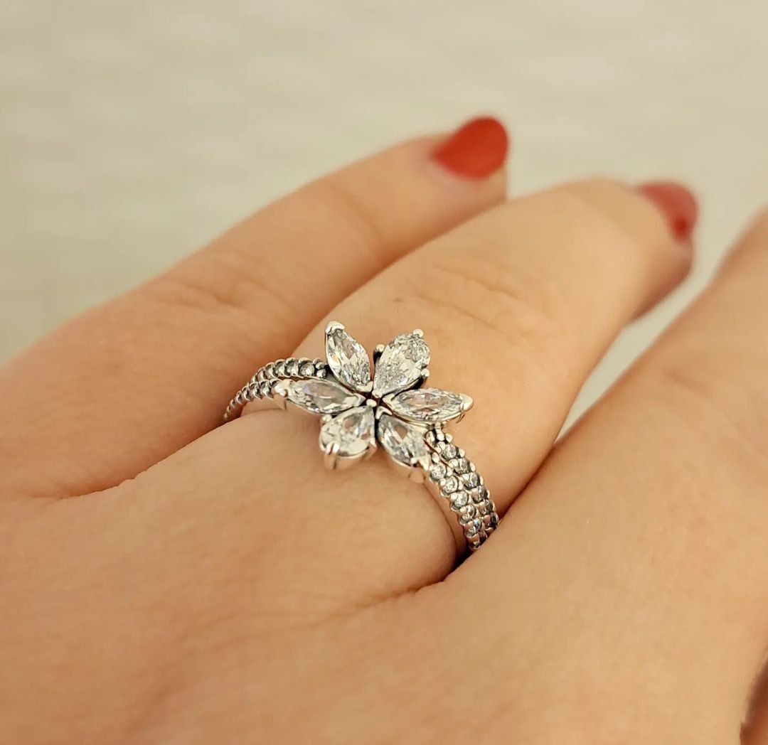 Pandora hot sale cluster ring