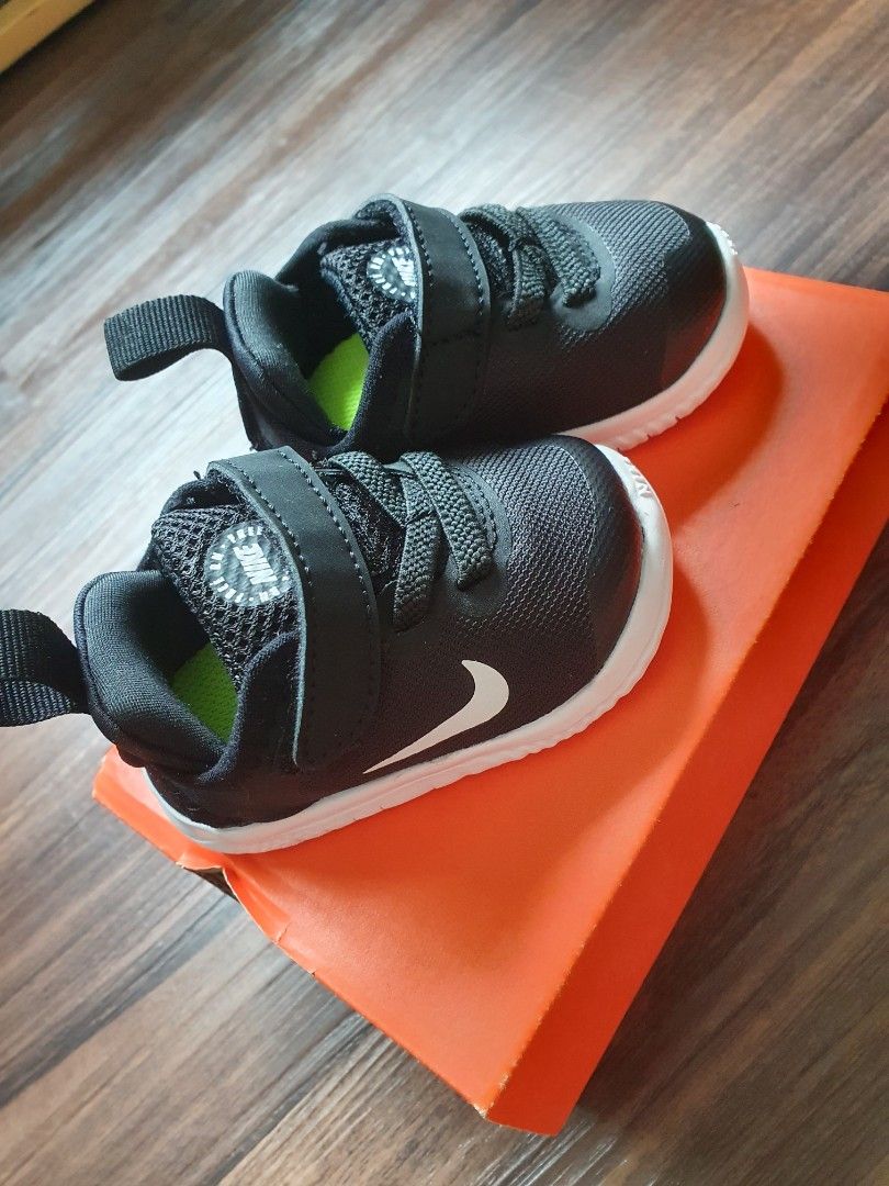 Infant nike shoes 2c on sale
