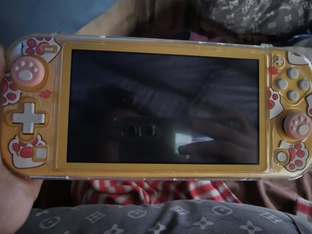Nintendo Switch lite (Category: Nintendo) located in Manila. Submitted by venicemingming28 (Listing ID 1201039135, Image 2). Description: RFS: Don't have time to play. Good as new. Bilang lang sa daliri nagamit. Never Nabagsak and walang scratch. Inclusion: Tempered glass Hard case 128gb sd card Original Charger Box.