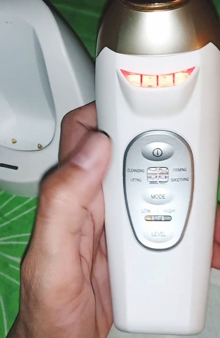 Original Amway Artistry LED Facial Massager Lifter and Cleanser