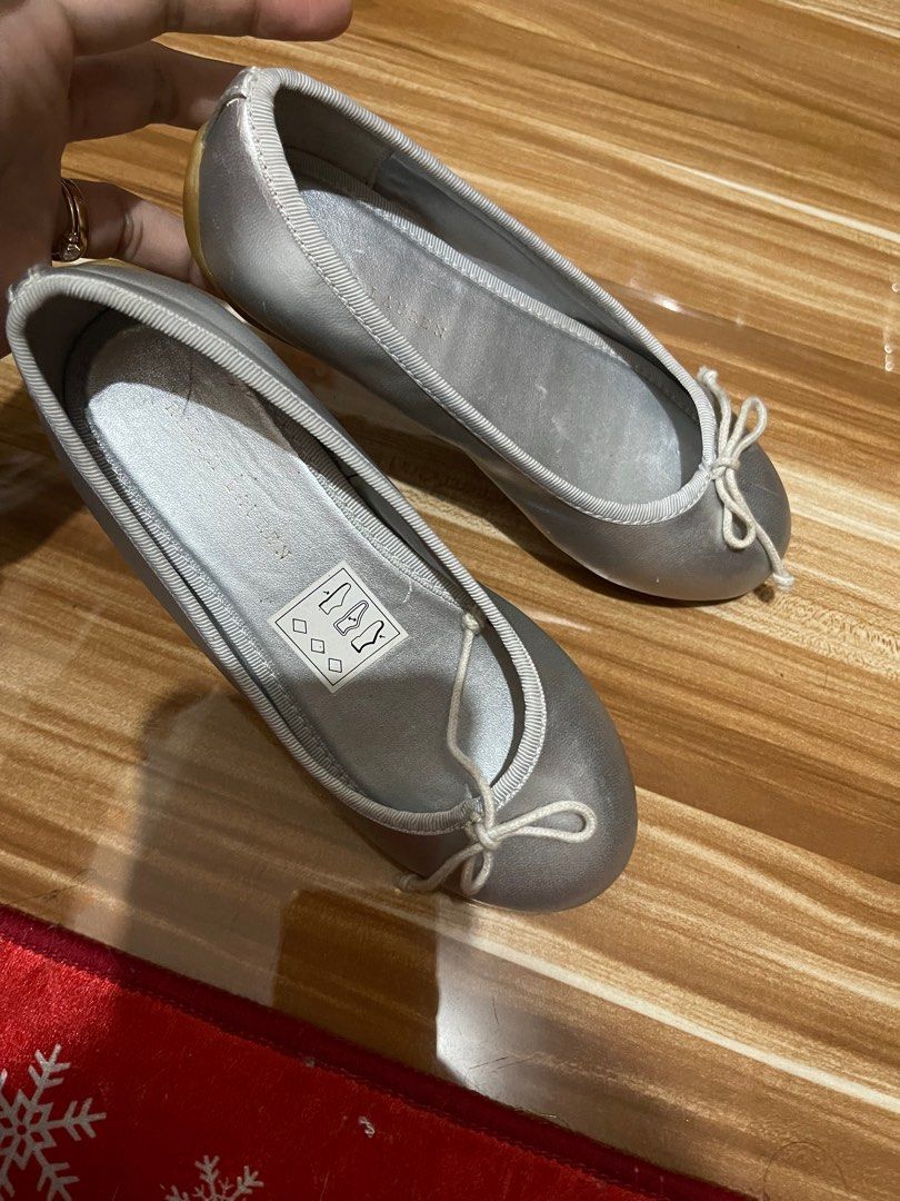 Ralph Lauren Kid shoes (Category: Babies & Kids Fashion) located in Taguig. Submitted by rlg.declutterph (Listing ID 1201016869, Image 2). Description: Sinukat lang & try i-walk ng daughter ko suddenly masikip saknya Us 11 but perfect sa US10 lang na fit 17cm .